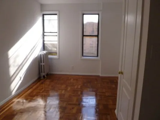 Rented by Arena Real Estate | media 4