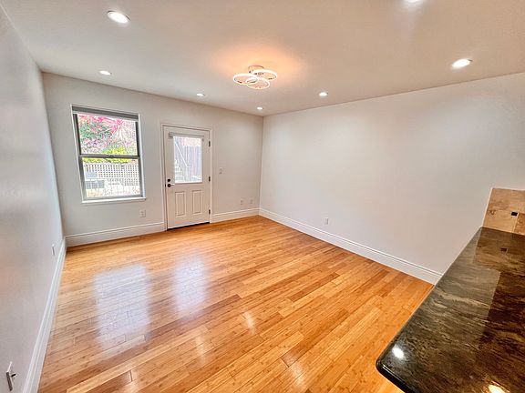 5th image of 3271 Mission St #3
