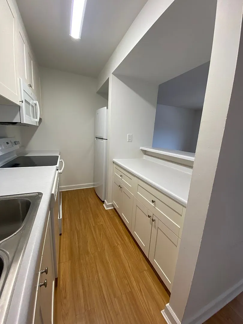 2205 — Photo 2