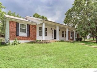 910 Gervas Dr, Ballwin, MO 63021