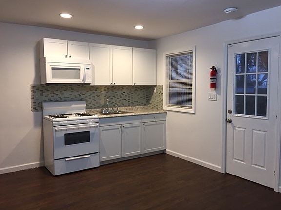 4th image of 86 Oak St