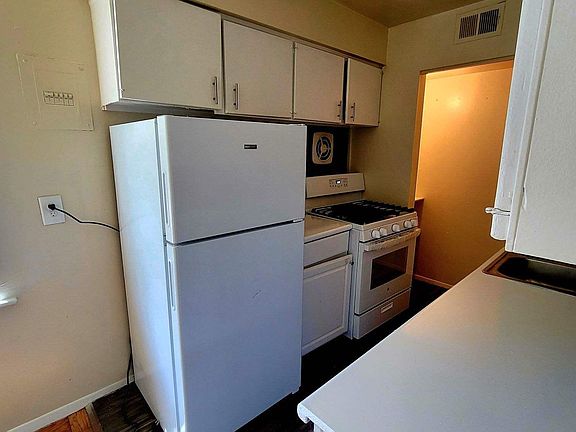 4th image of 1701 Carlisle Ave #28