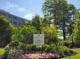 2111 Acacia Park Dr APT 511, Lyndhurst, OH 44124