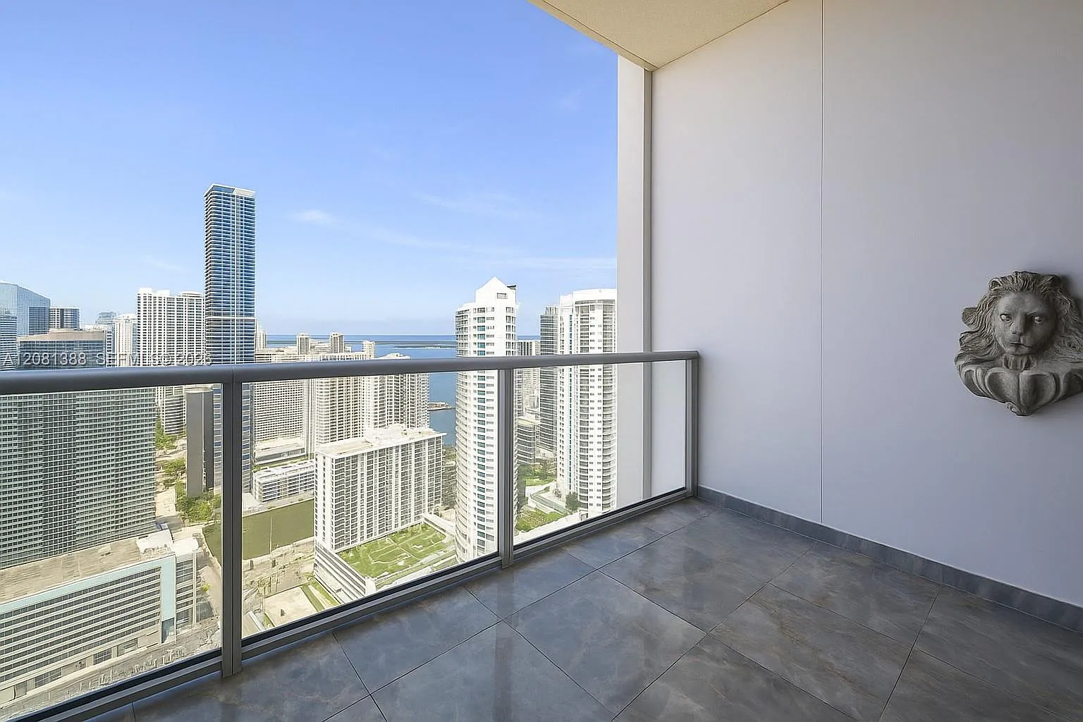 Millennium Tower Residenc — Photo 4