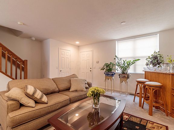 4th image of 358 Douglasfir Dr