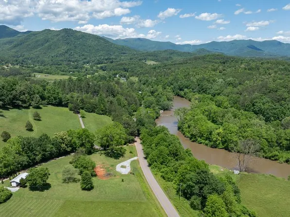 4754 Rose Creek Rd, Franklin, NC 28734