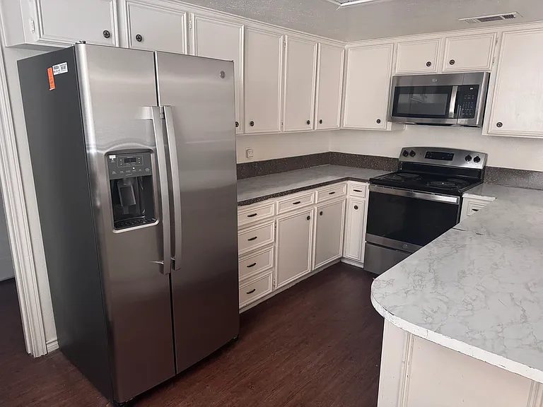 919 N Elm St #A — Photo 2
