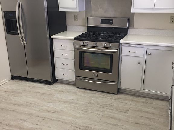 3rd image of 348 Catalina Ave