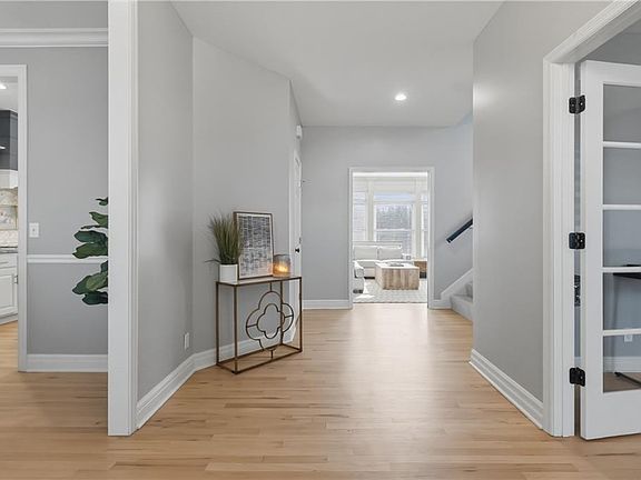 3rd image of 5827 Manor Ln