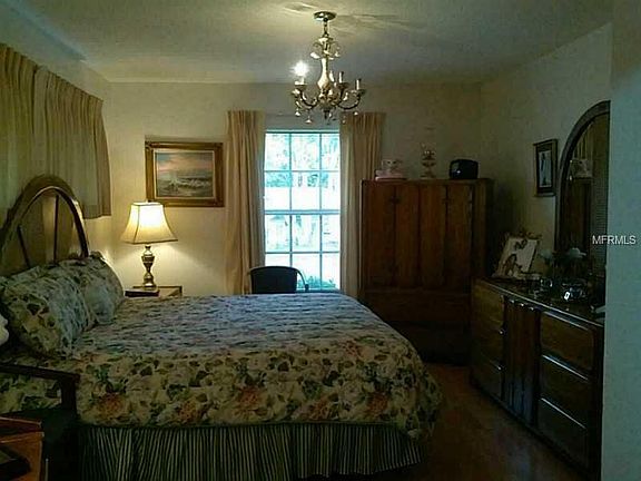 4th image of 214 Carriage Hill Dr