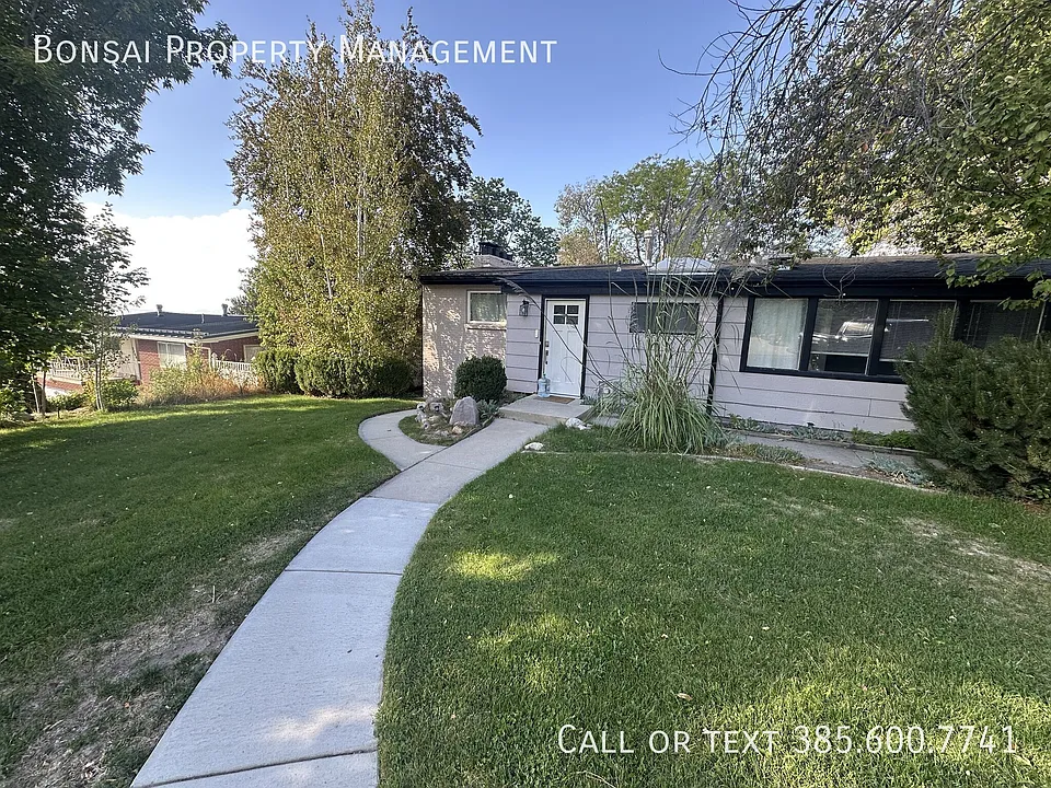 3281 E Fortuna Dr