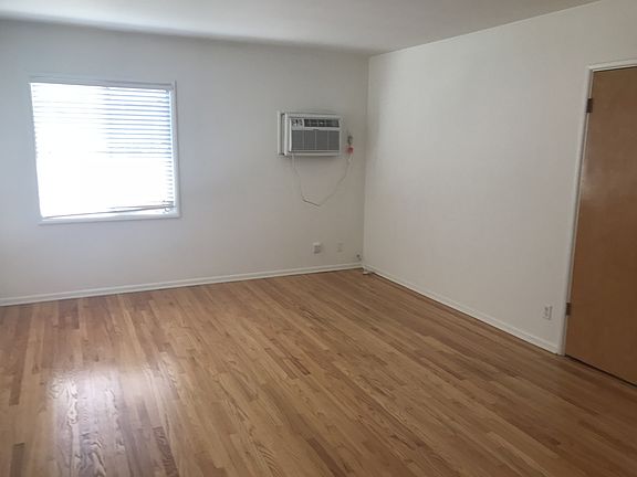 4th image of 1055 Thompson Ave APT D