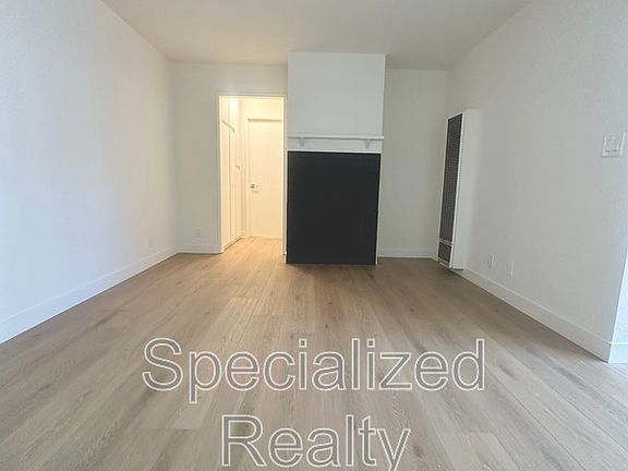 5th image of 14718 Sylvan St APT 101