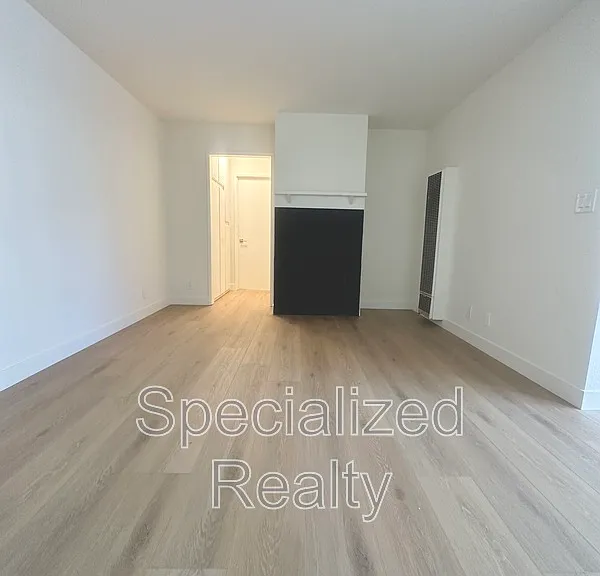 14718 Sylvan St. — Photo 5