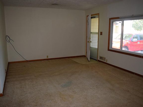 2nd image of 402 NE 15th St