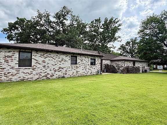 4th image of 3 Forest Hill Dr