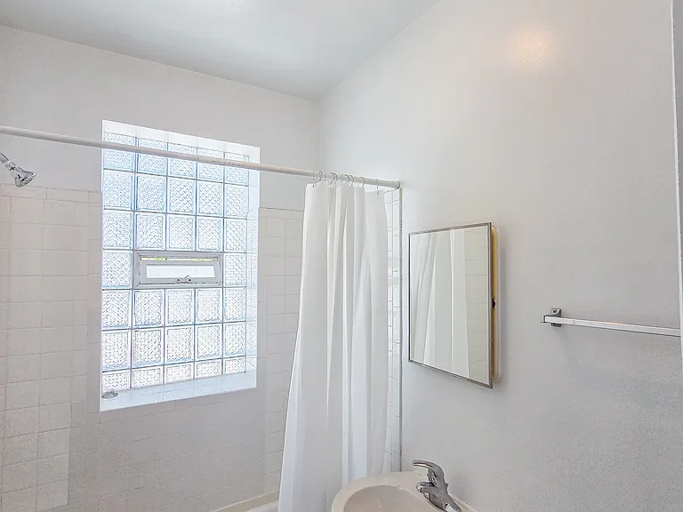 1426 W Farwell Ave #3N — Photo 8