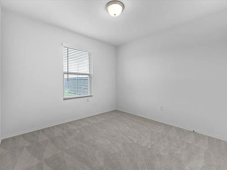 445 Grenada Lake Dr — Photo 22