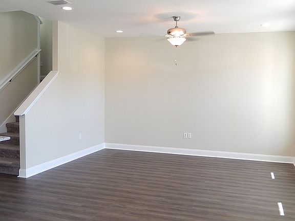 4th image of 2874 Fontana St