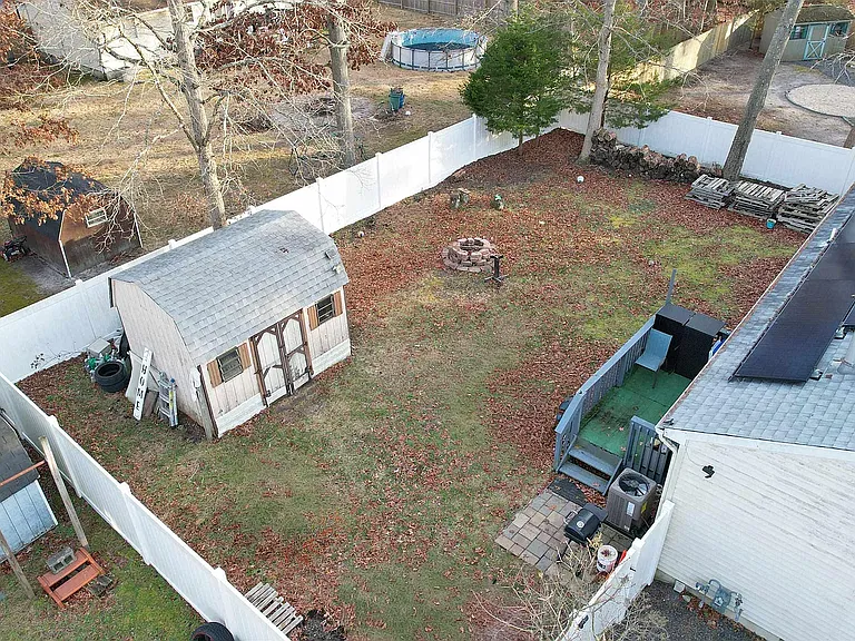 450 Redwood Ave — Photo 37