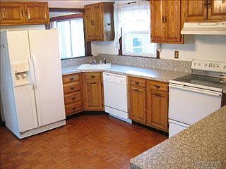 4th image of 194 Dickinson Ave