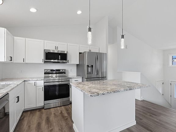 5th image of 404 Westgate Dr