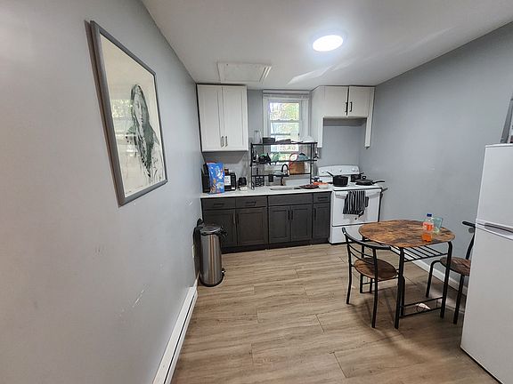 3rd image of 21 Prince St Unit 2