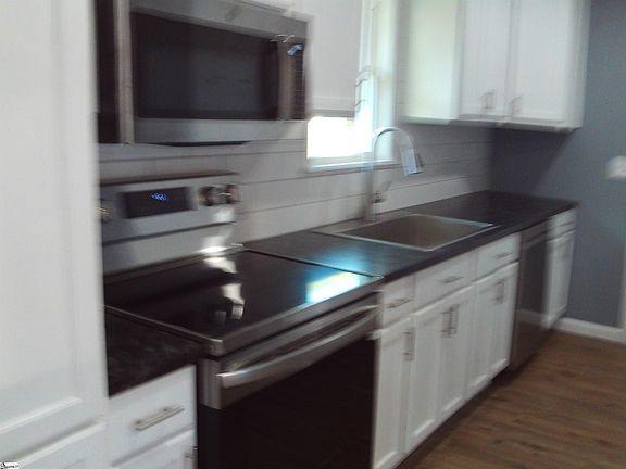 5th image of 133 Pace Valley Rd