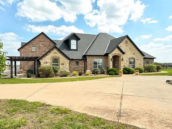 2nd image of 298 N Aspen Dr