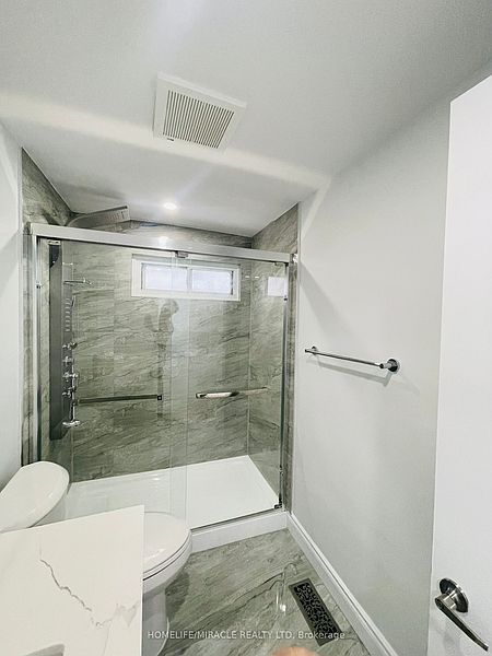 Toronto House for rent - 3 Bedrooms — photo 10