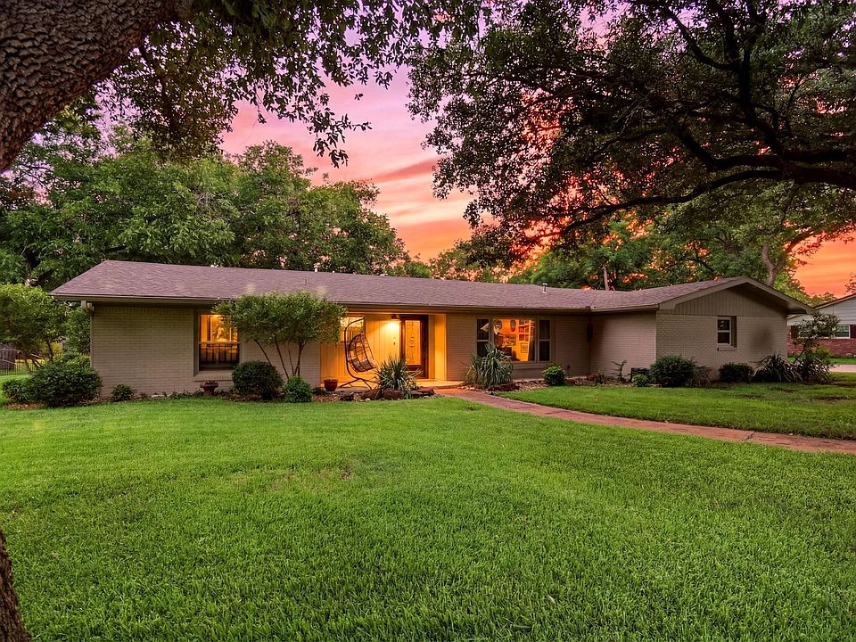 1st image of 1926 Willow Dr