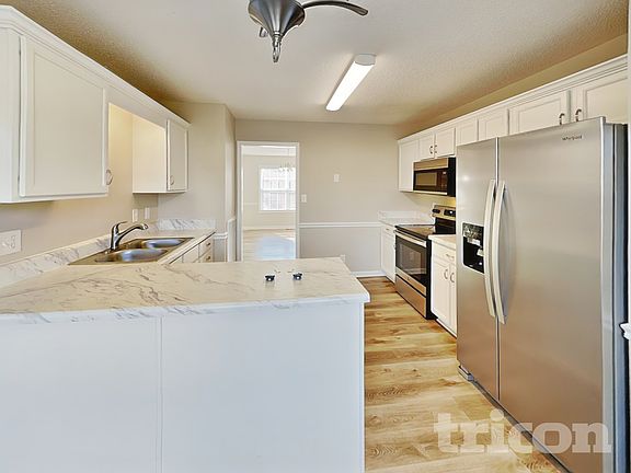 5th image of 3411 Bradfield Dr