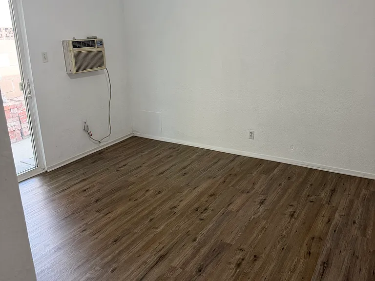 1007 N Mariposa St #C — Photo 8