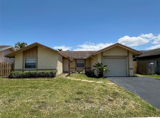 1318 SW 83rd Ave, Pompano Beach, FL 33068