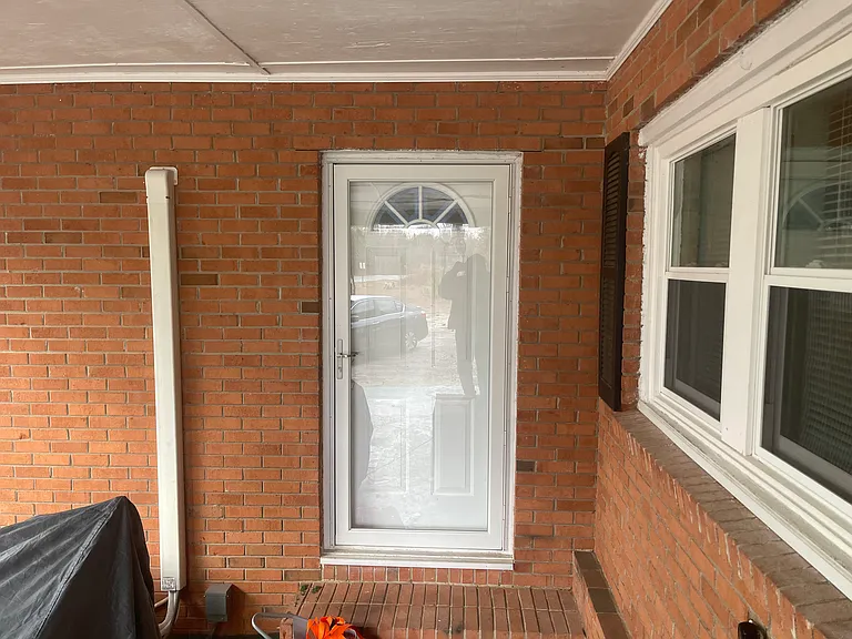 115 Thompson Dr — Photo 3