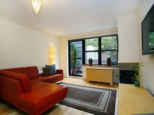 Sold by Citi Habitats | media 4