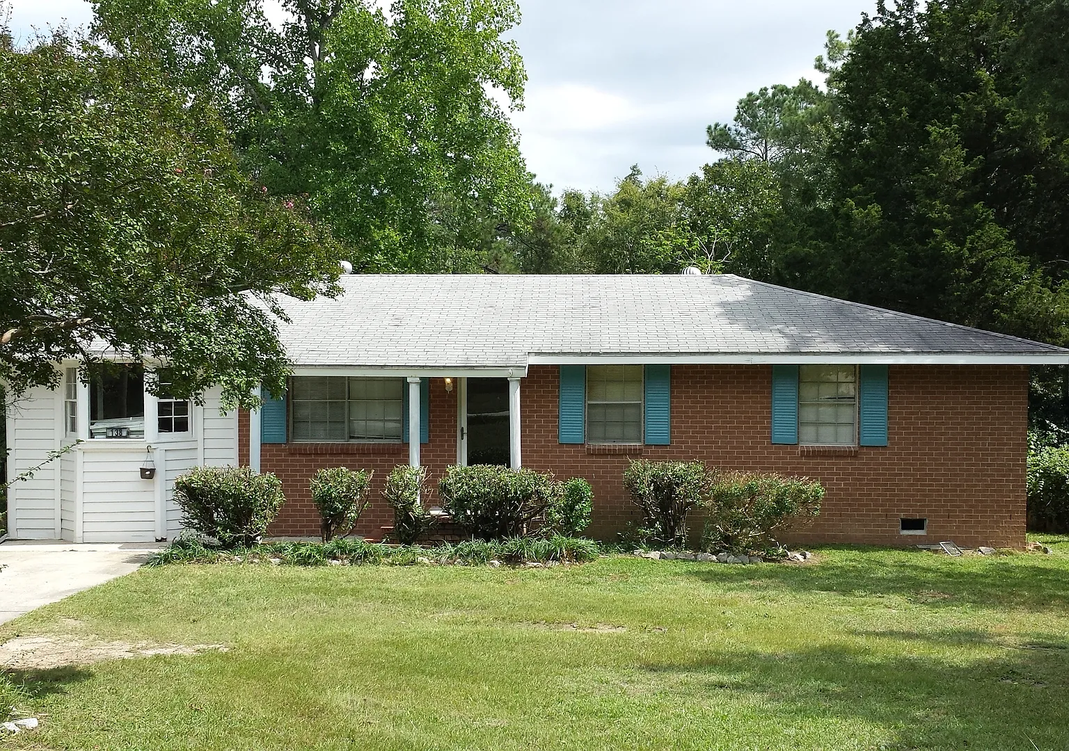 138 Hickory dr 4B/1.5Bath Martinez w large fenced in yard. — Photo 1
