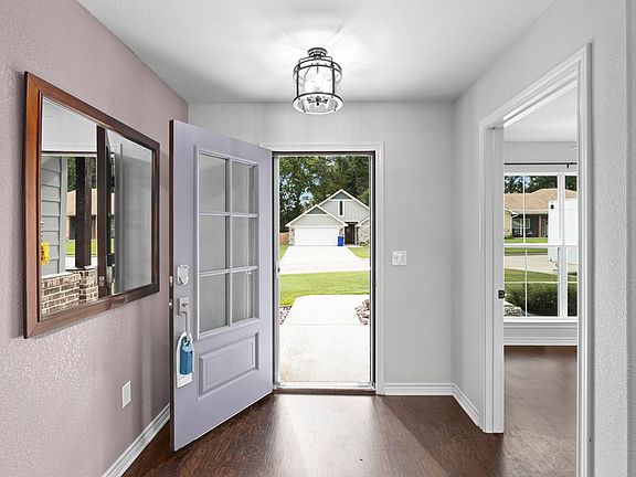 5th image of 227 Oak Meadow Ln