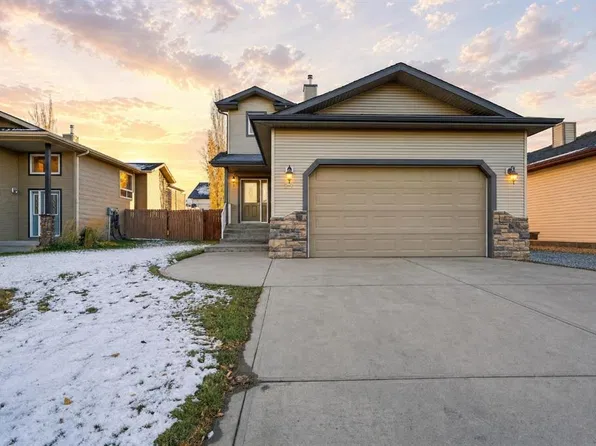 27 N Lakeland Rd, Sylvan Lake, AB T4S 0A3