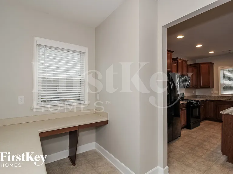 355 Ridgewood Trl — Photo 7