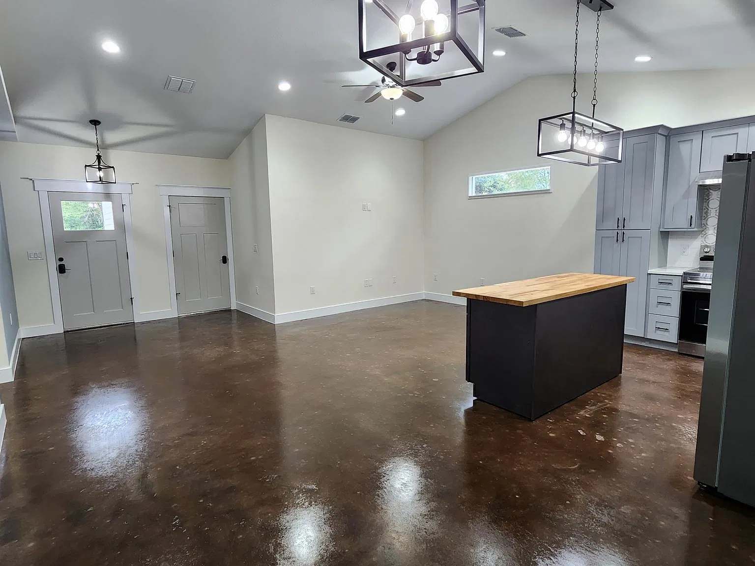 3 bed, 1742 sqft, $2,100 — Photo 3