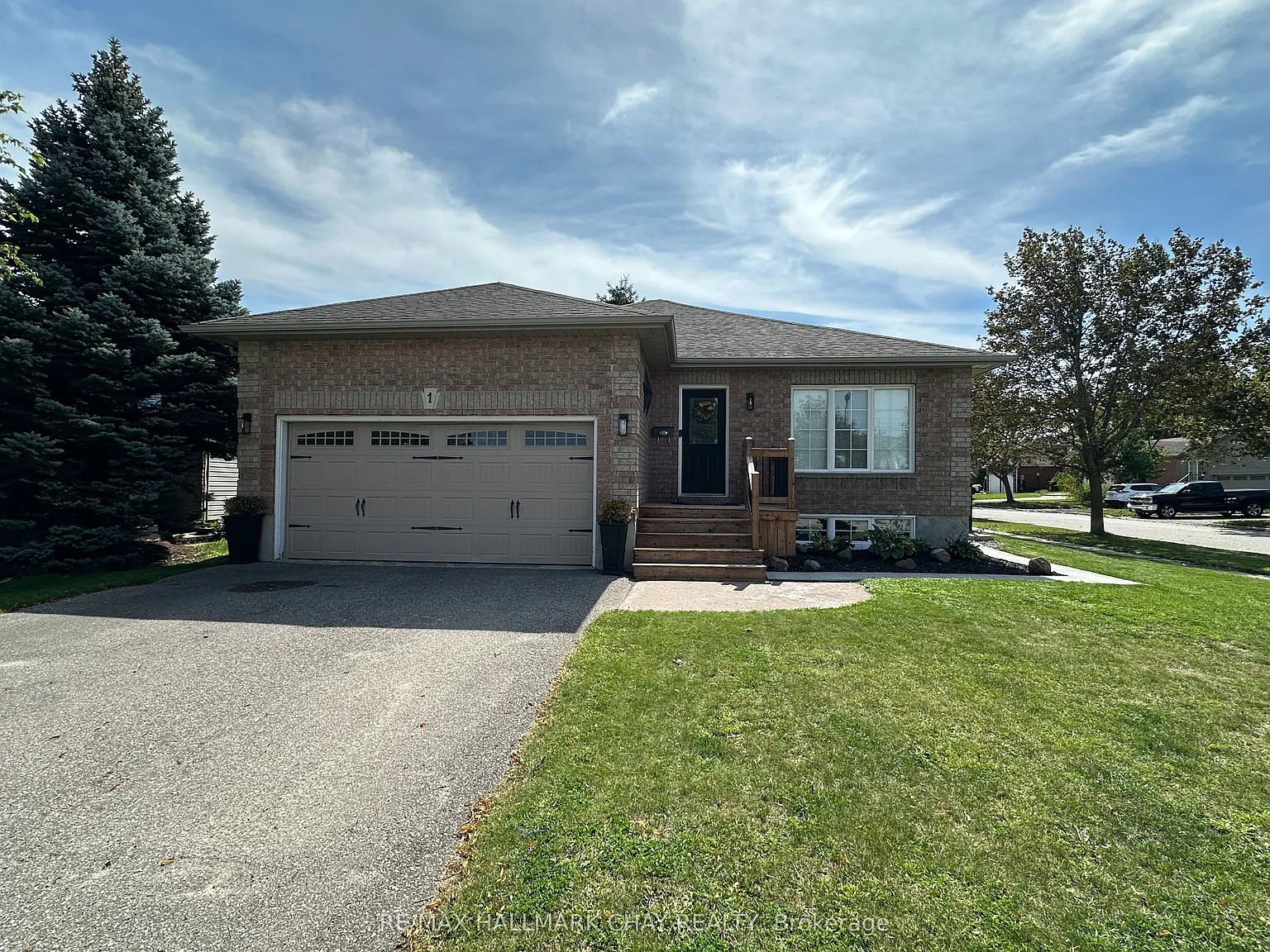 3 bed, $2,400 — Photo 2