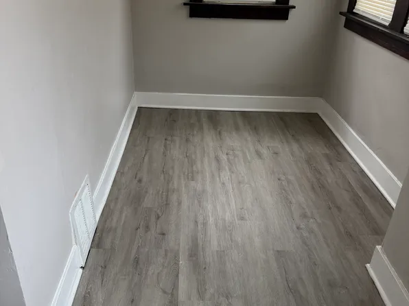 2477 N 34th St, Milwaukee, WI 53210