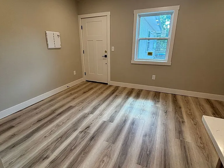 106 E Sycamore St — Photo 21