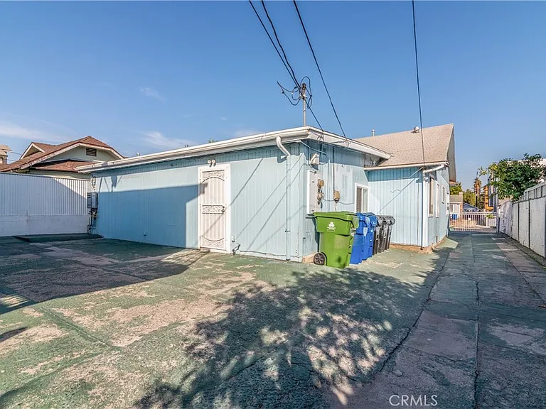 1125 N Heliotrope Dr — Photo 32