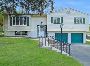 63 Rolfe Pl, Pearl River, NY 10965