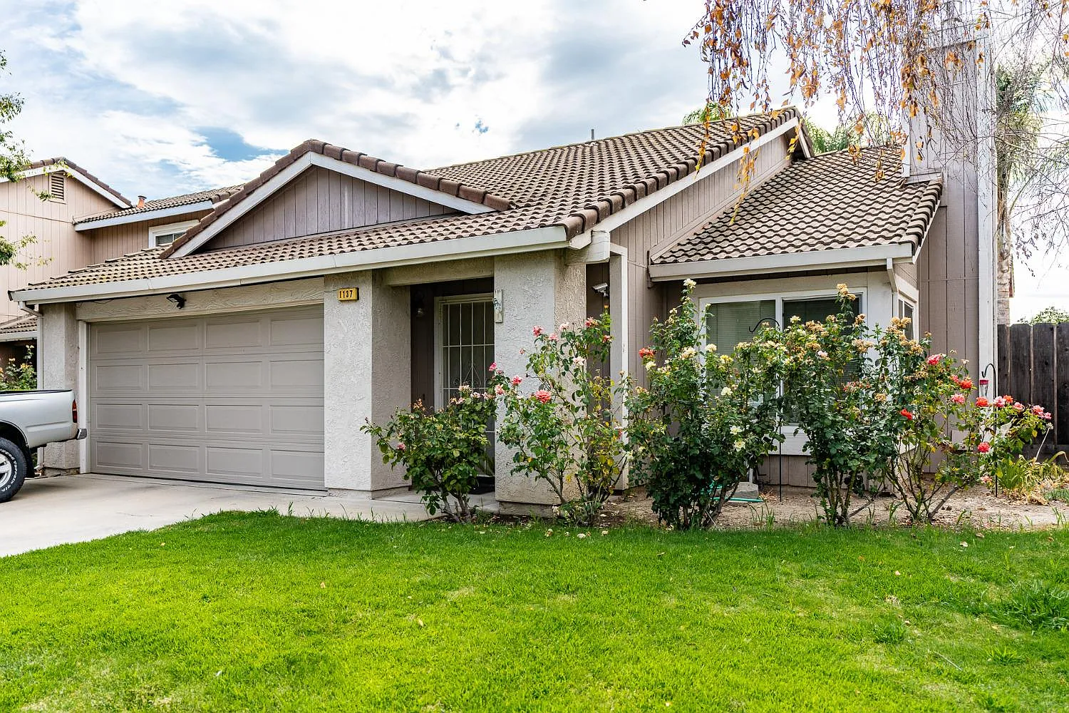1137 Courtney Way photo 1