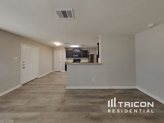 3rd image of 6435 Woodcliff Bnd