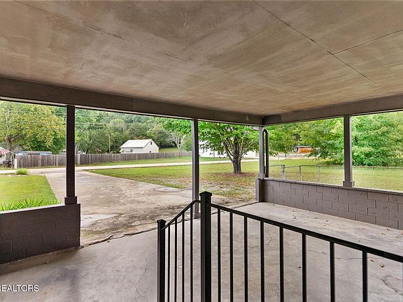 4th image of 1931 Cureton Rd