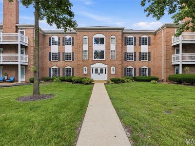 974 Claytonbrook Dr APT 2D, Ballwin, MO, 63011